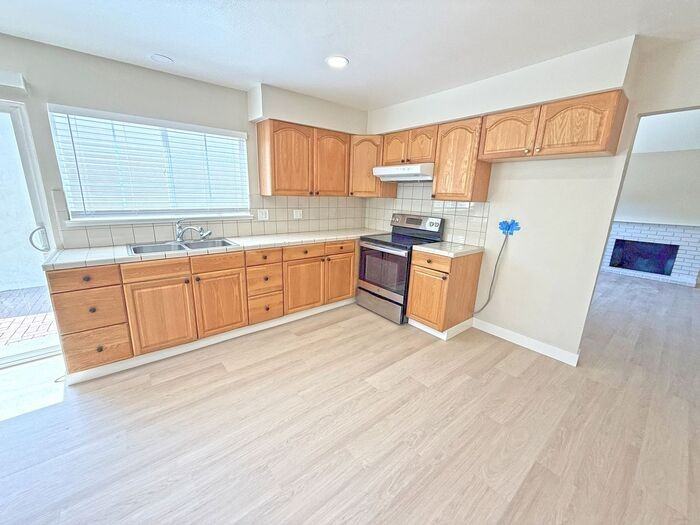 1768 Loch Ness Way - Photo 4 of 19