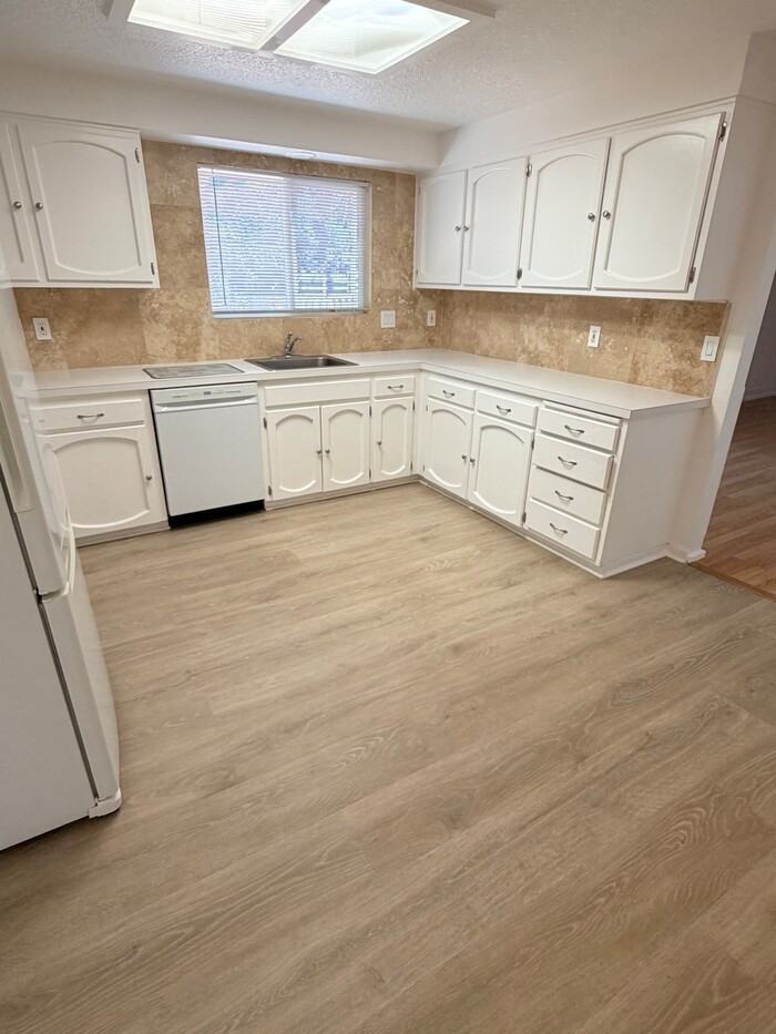 6789 Larson Ave - Photo 3 of 22