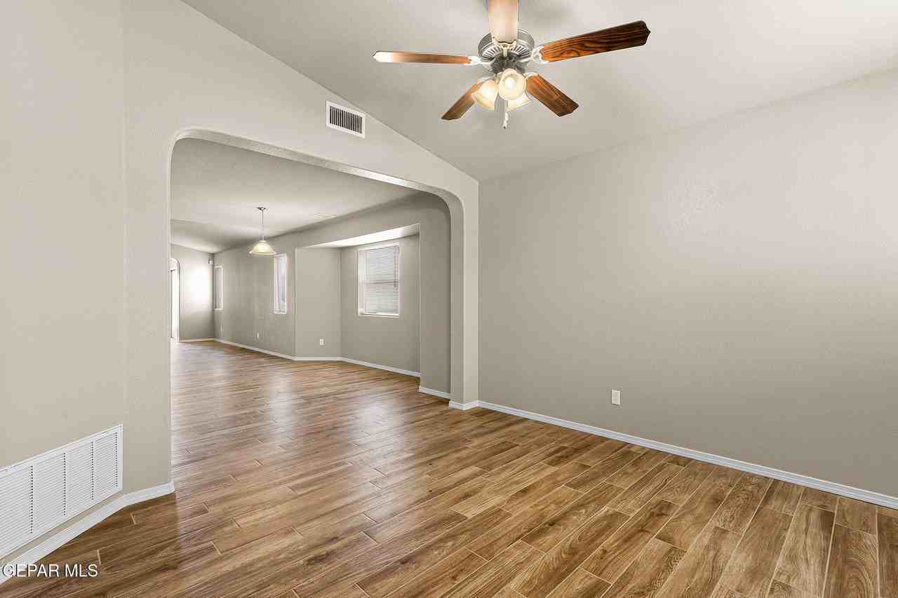 7224 Dust Storm Ln - Photo 3 of 49
