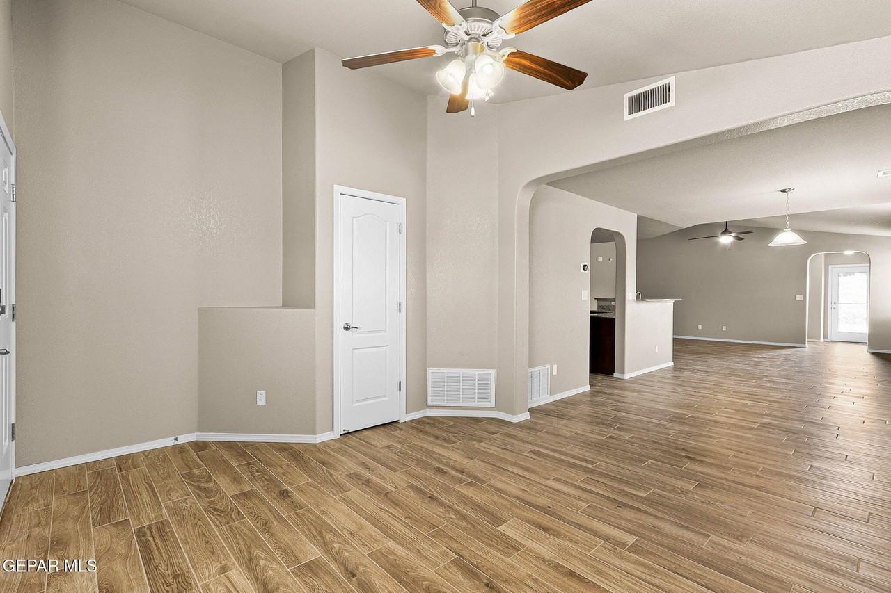 7224 Dust Storm Ln - Photo 4 of 49