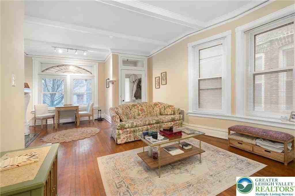 717 W Broad St #1 - Photo 3 of 11