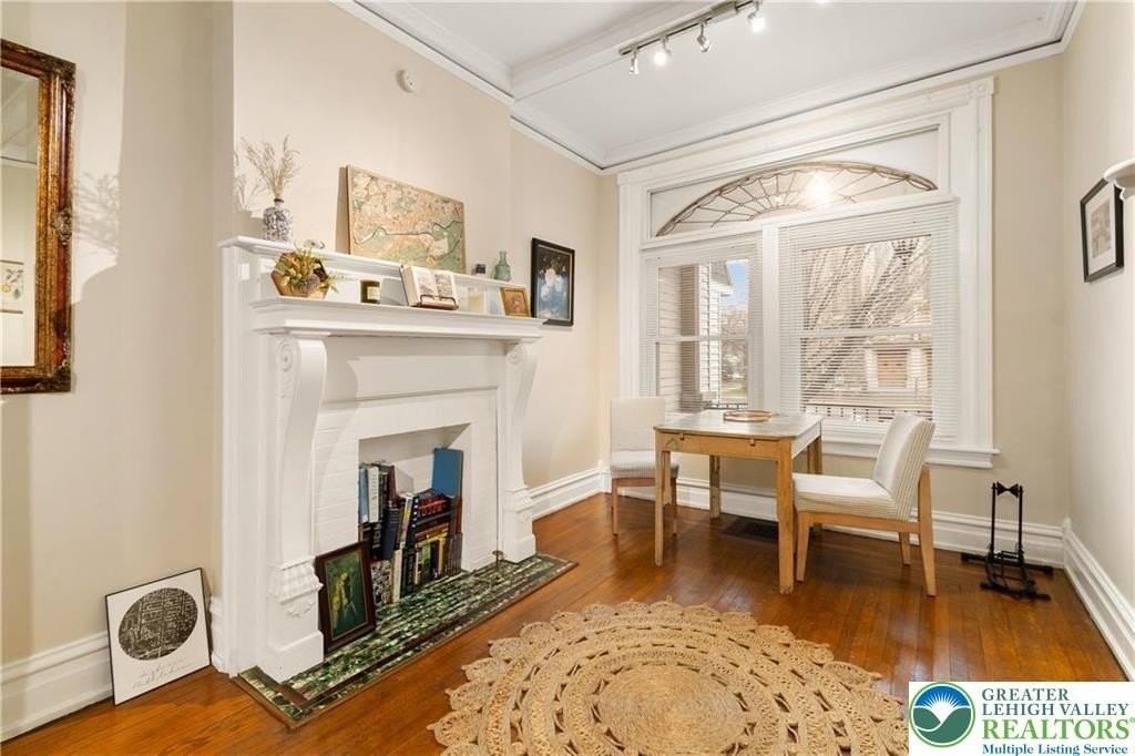 717 W Broad St #1 - Photo 4 of 11