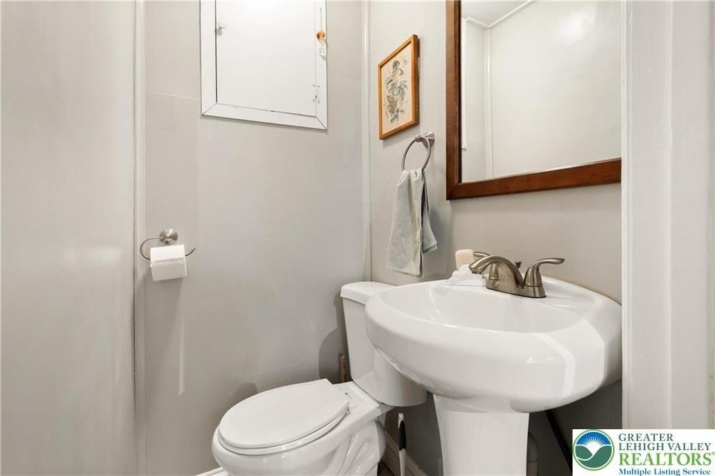 717 W Broad St #1 - Photo 6 of 11