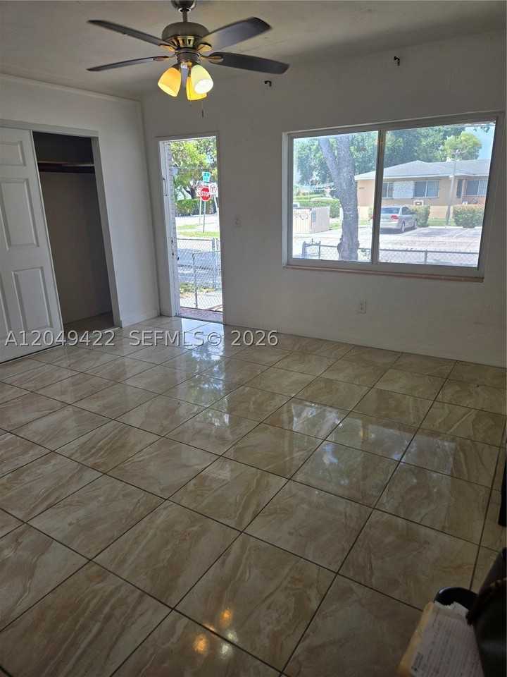 400 Sw 21st Ave #3 - Photo 5 of 12