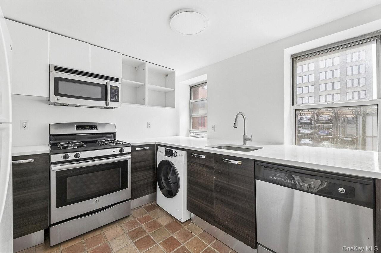 282 Hudson St #2 - Photo 5 of 9