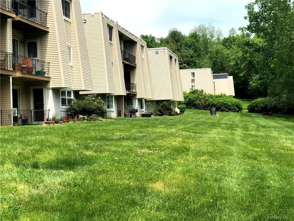 315 Fox Run Ln - Photo 2 of 16