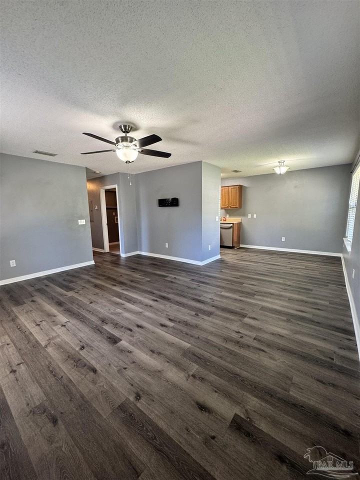 9511 Sandpiper St - Photo 4 of 18