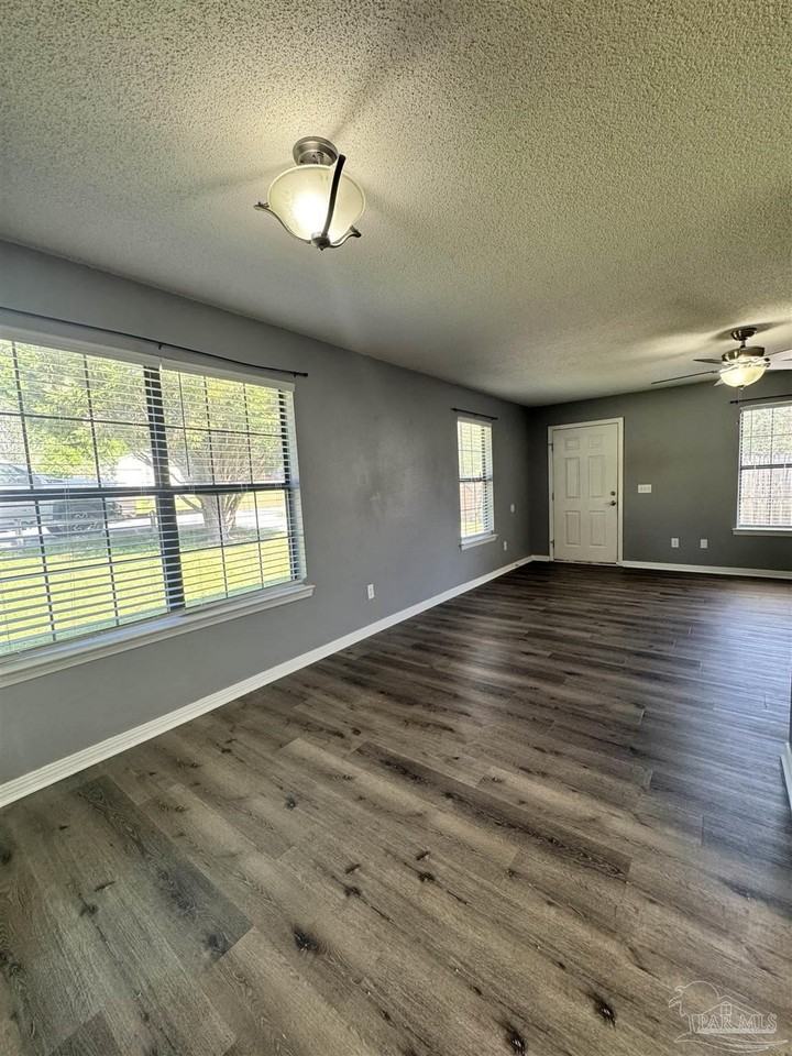 9511 Sandpiper St - Photo 5 of 18