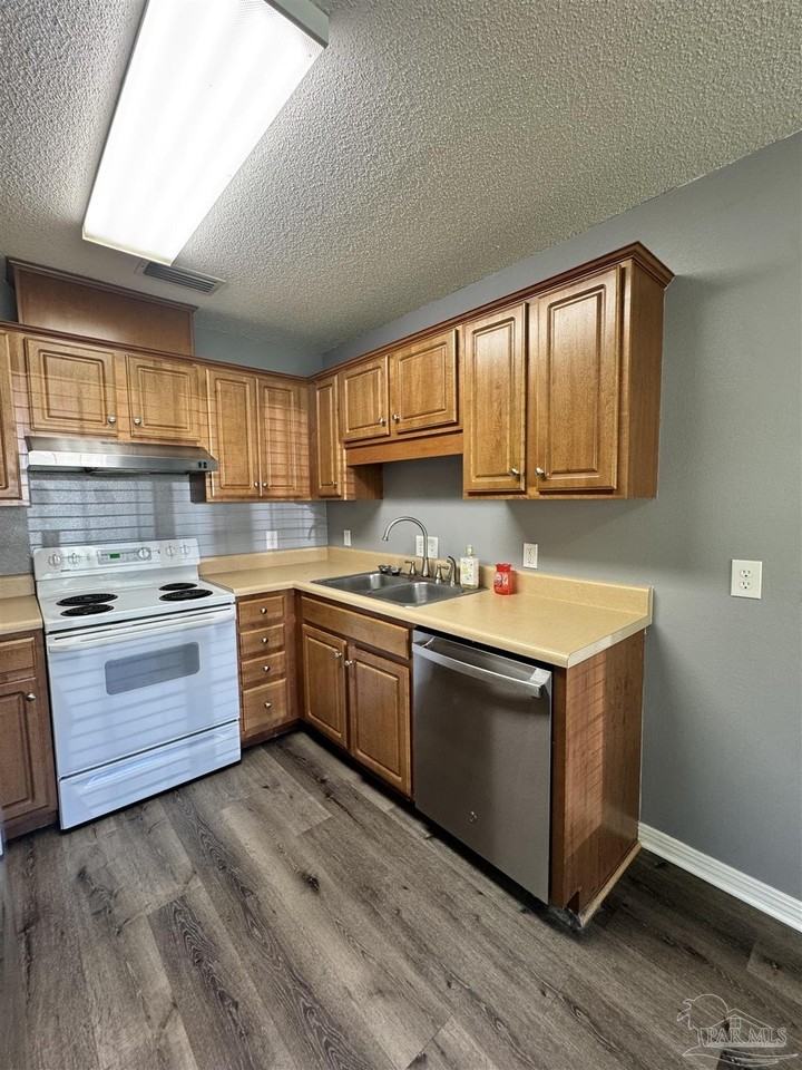 9511 Sandpiper St - Photo 6 of 18