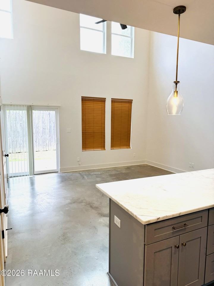 512 Highland Oaks Ln - Photo 2 of 14