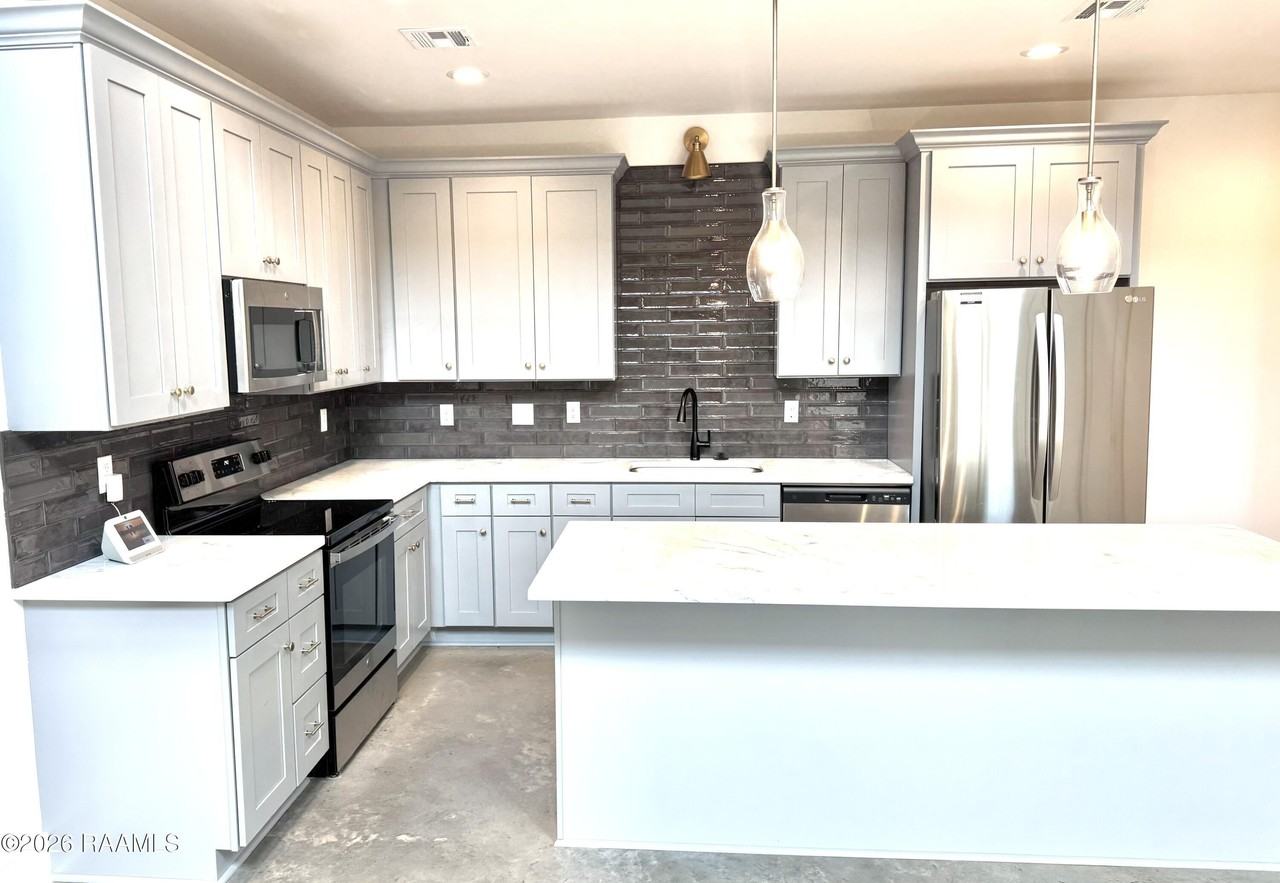 512 Highland Oaks Ln - Photo 3 of 14