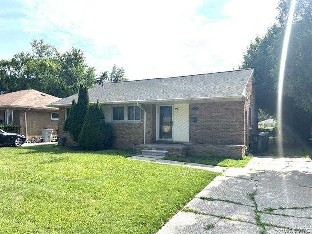 24020 Condon St - Photo 2 of 15