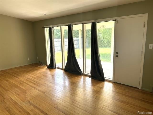 24020 Condon St - Photo 5 of 15