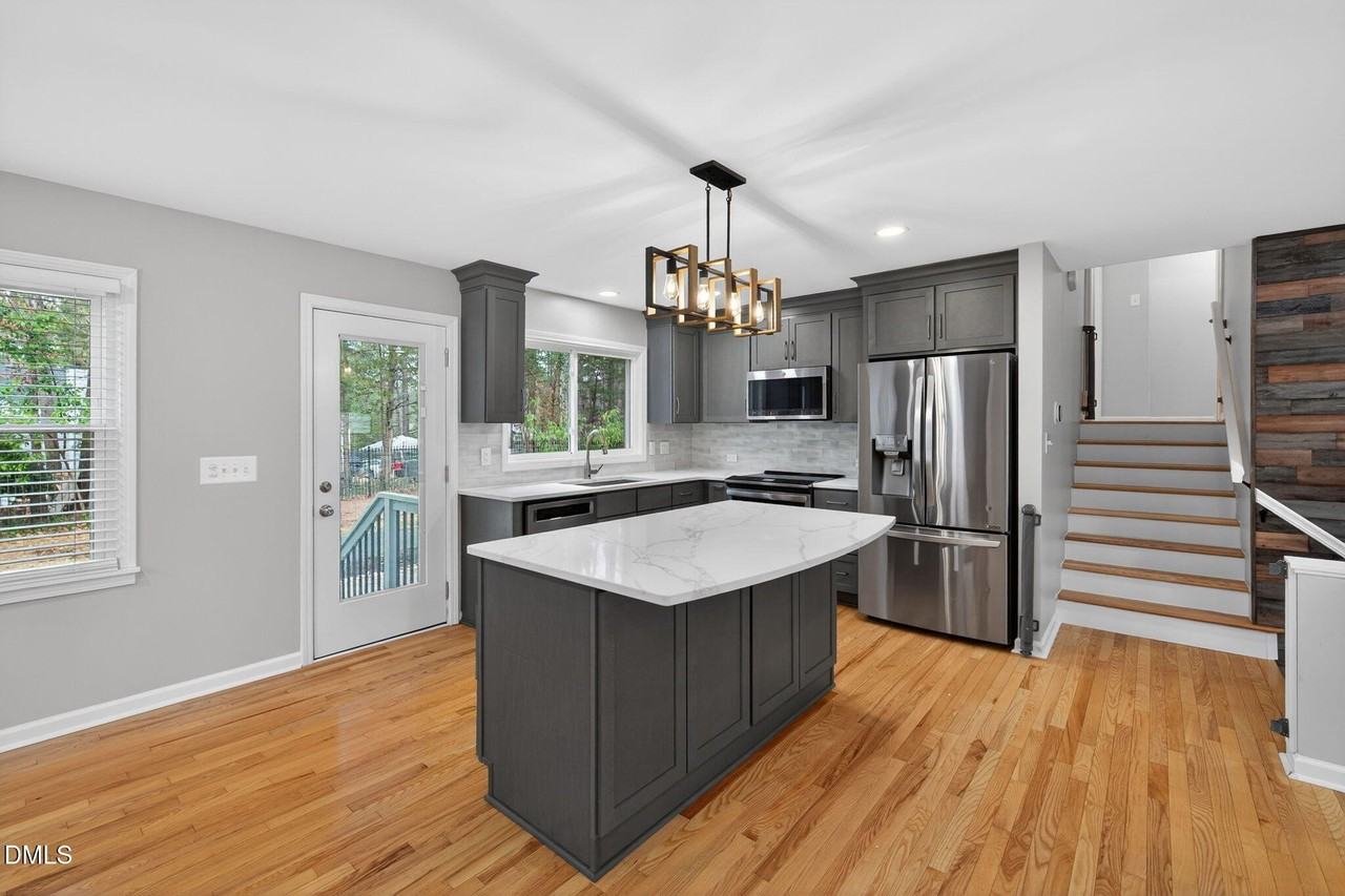 1112 Stonehedge Ave - Photo 4 of 50