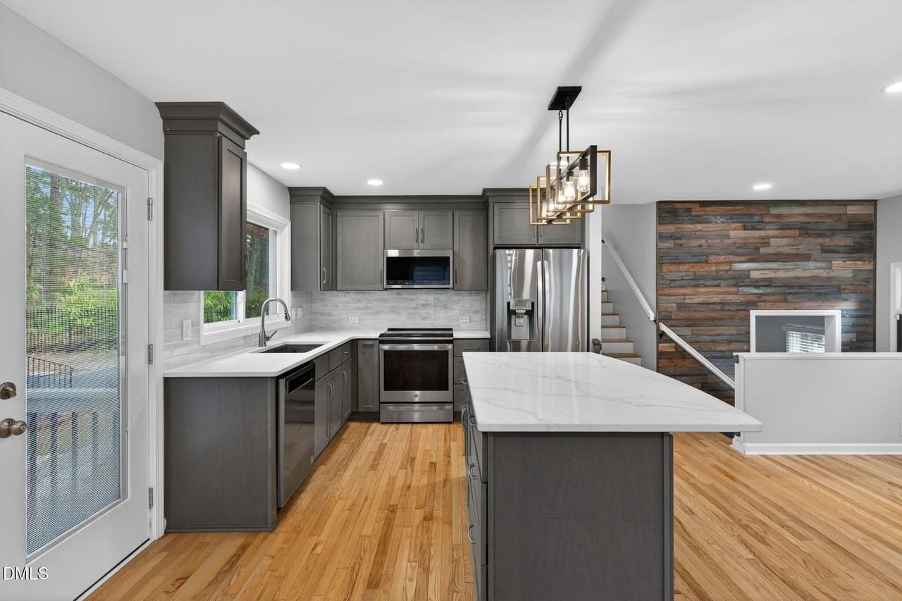 1112 Stonehedge Ave - Photo 5 of 50