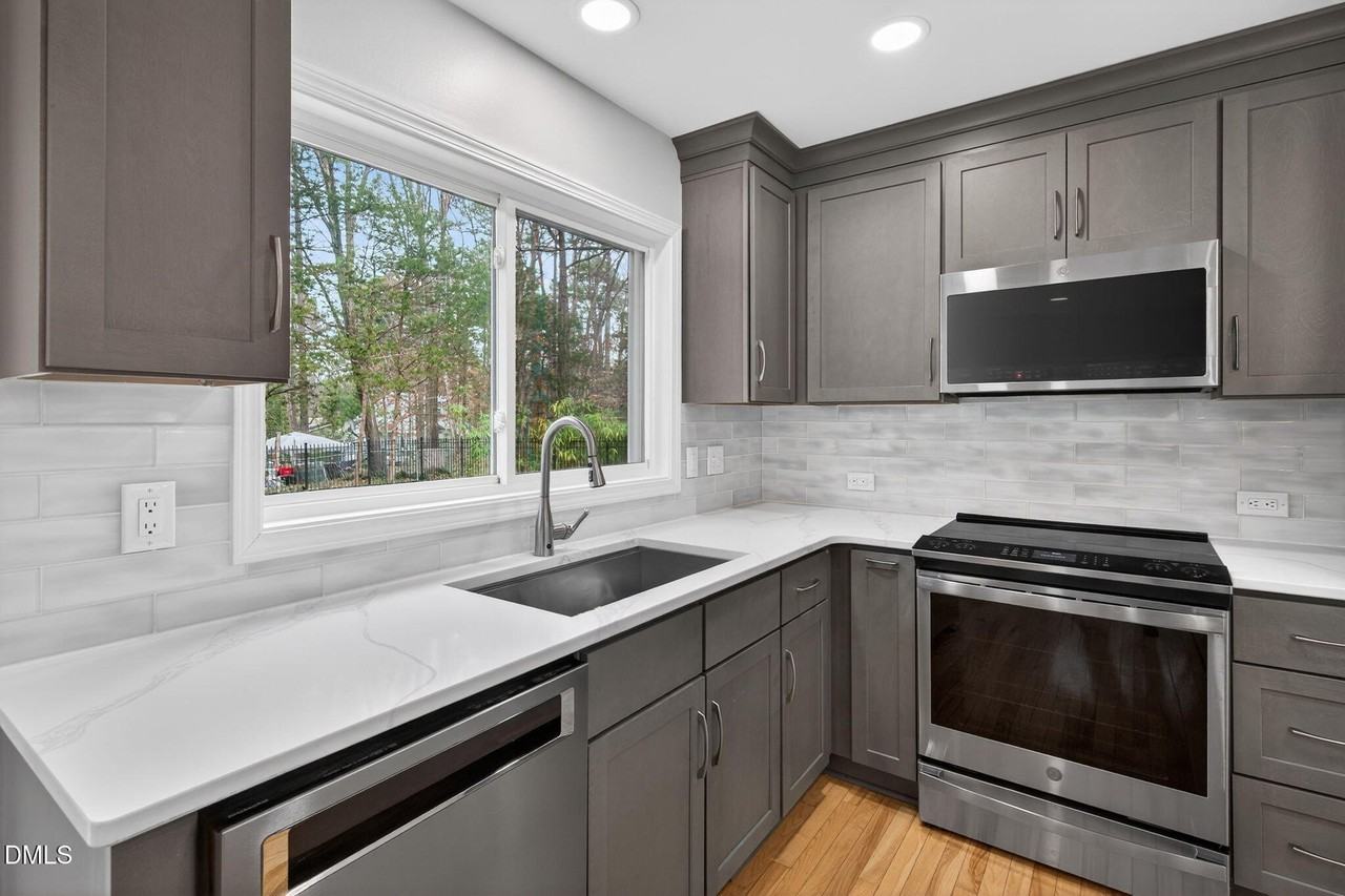 1112 Stonehedge Ave - Photo 6 of 50