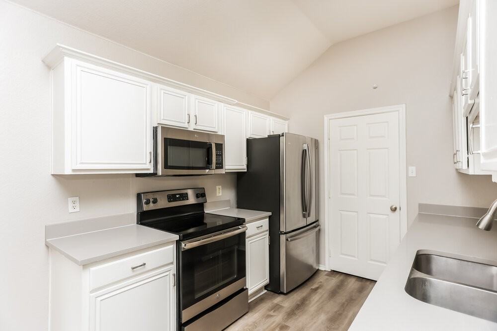 822 Astaire Ave - Photo 7 of 15
