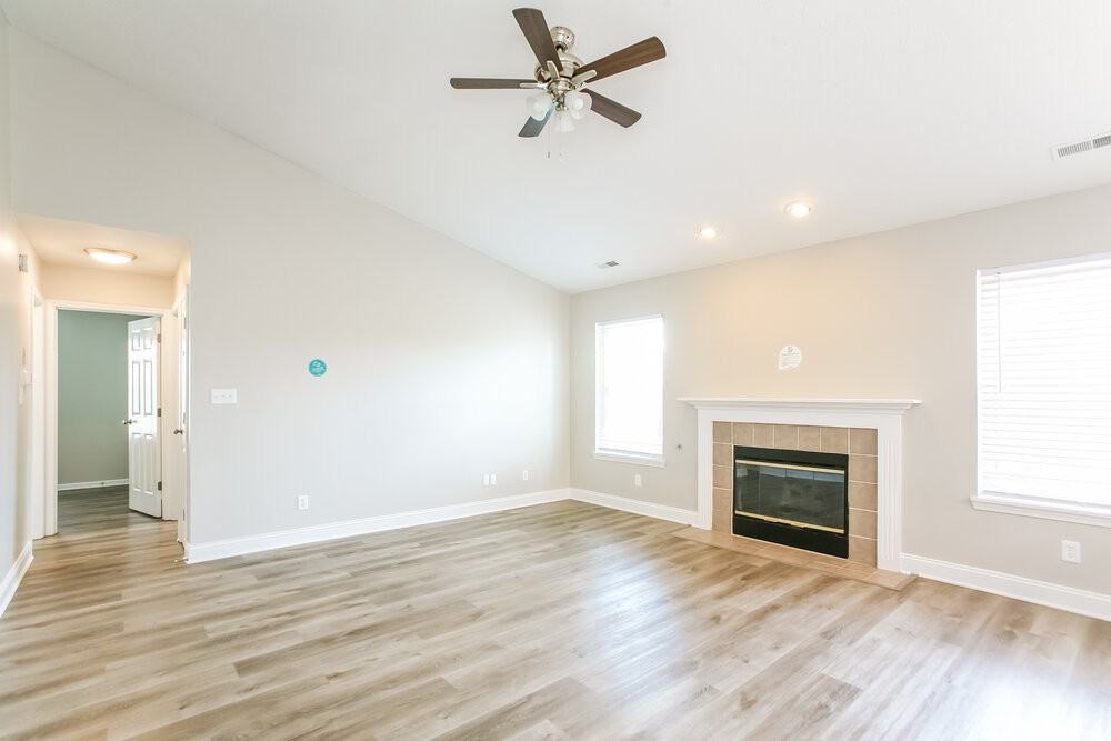 1015 Redwood Dr - Photo 4 of 16