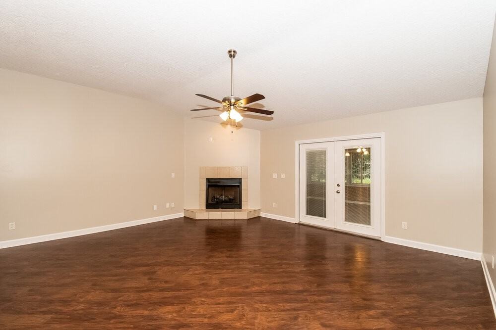 299 Thornbrook Ct - Photo 2 of 14