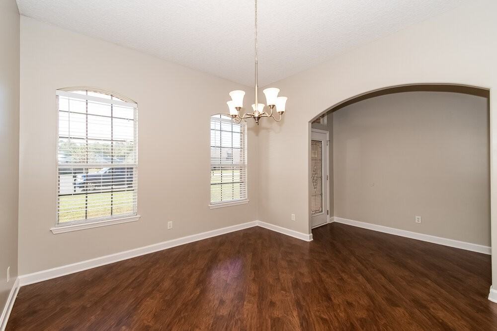 299 Thornbrook Ct - Photo 3 of 14