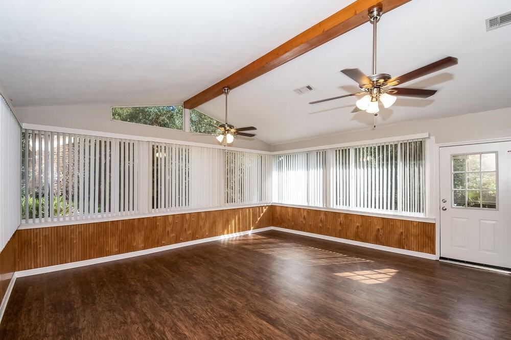 299 Thornbrook Ct - Photo 6 of 14
