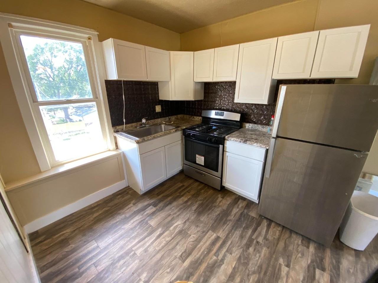 1328 E 3rd St - Photo 4 of 19