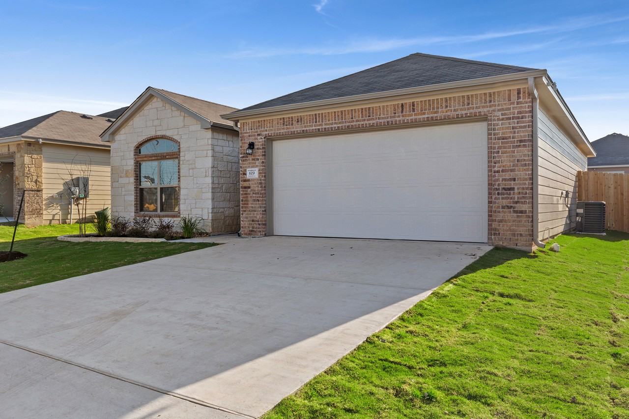 619 Parkfield Ln - Photo 2 of 22