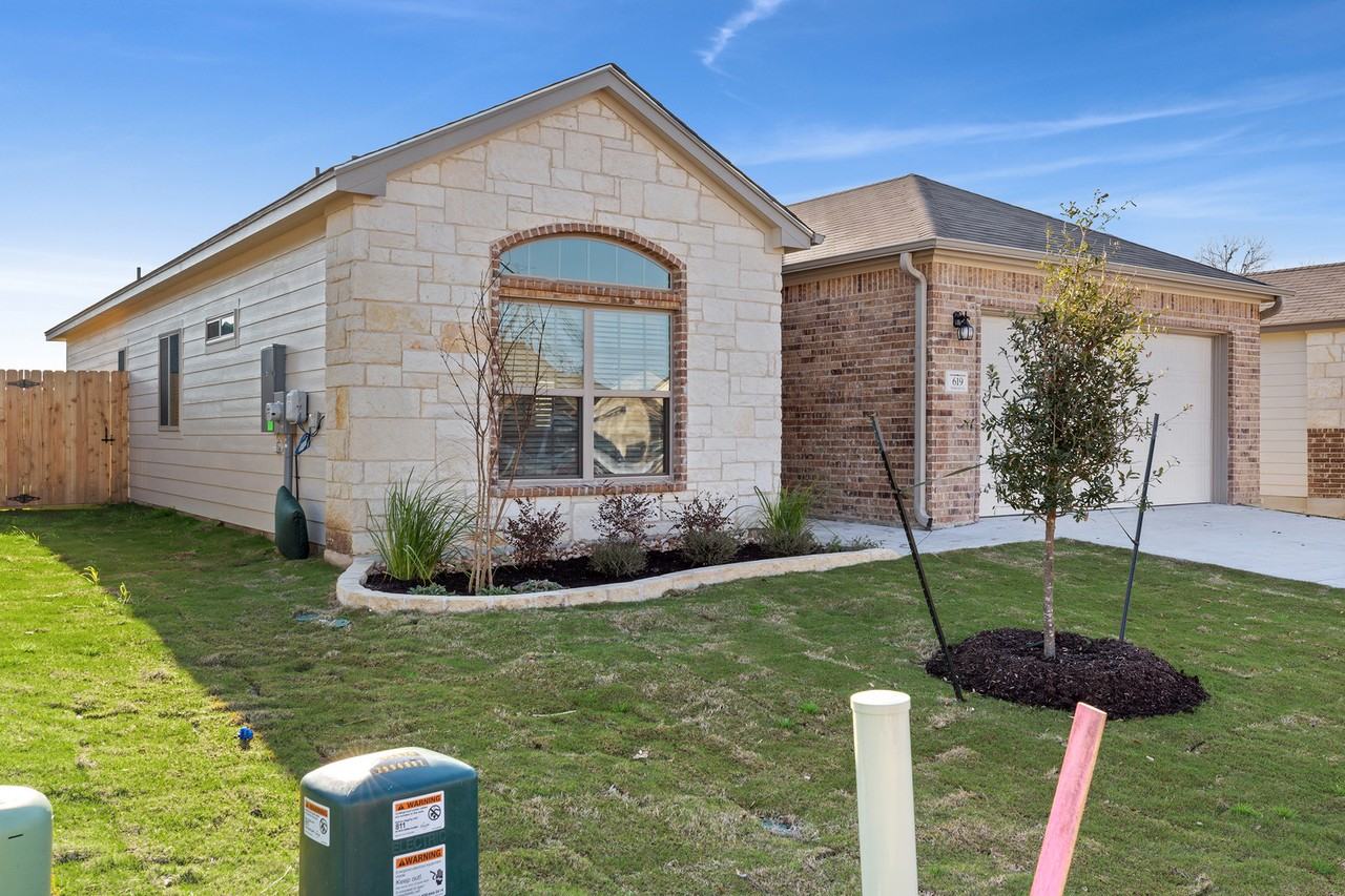 619 Parkfield Ln - Photo 4 of 22