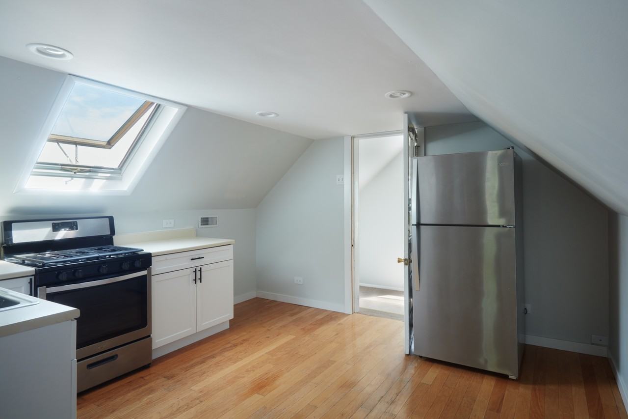 5131 W Grace St #3 - Photo 4 of 12