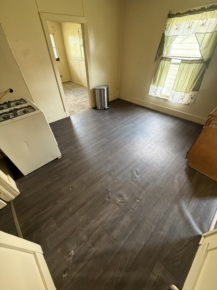 1143 N Forest Ave - Photo 3 of 6