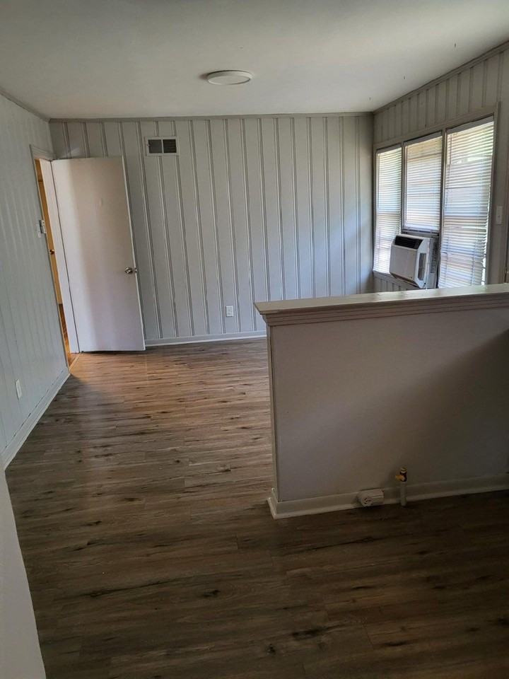 1601 Haywood Ave - Photo 4 of 15