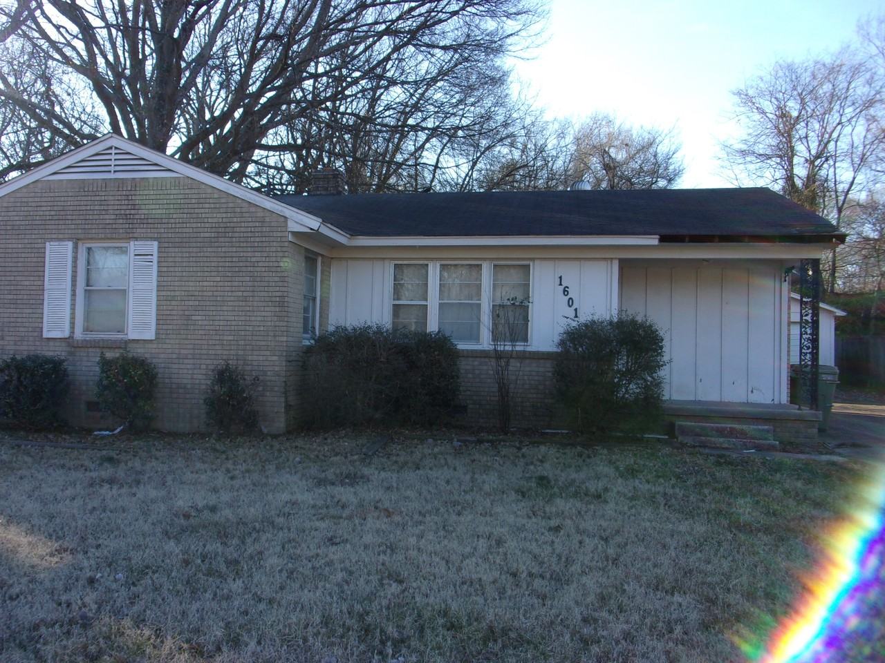 1601 Haywood Ave - Photo 7 of 15