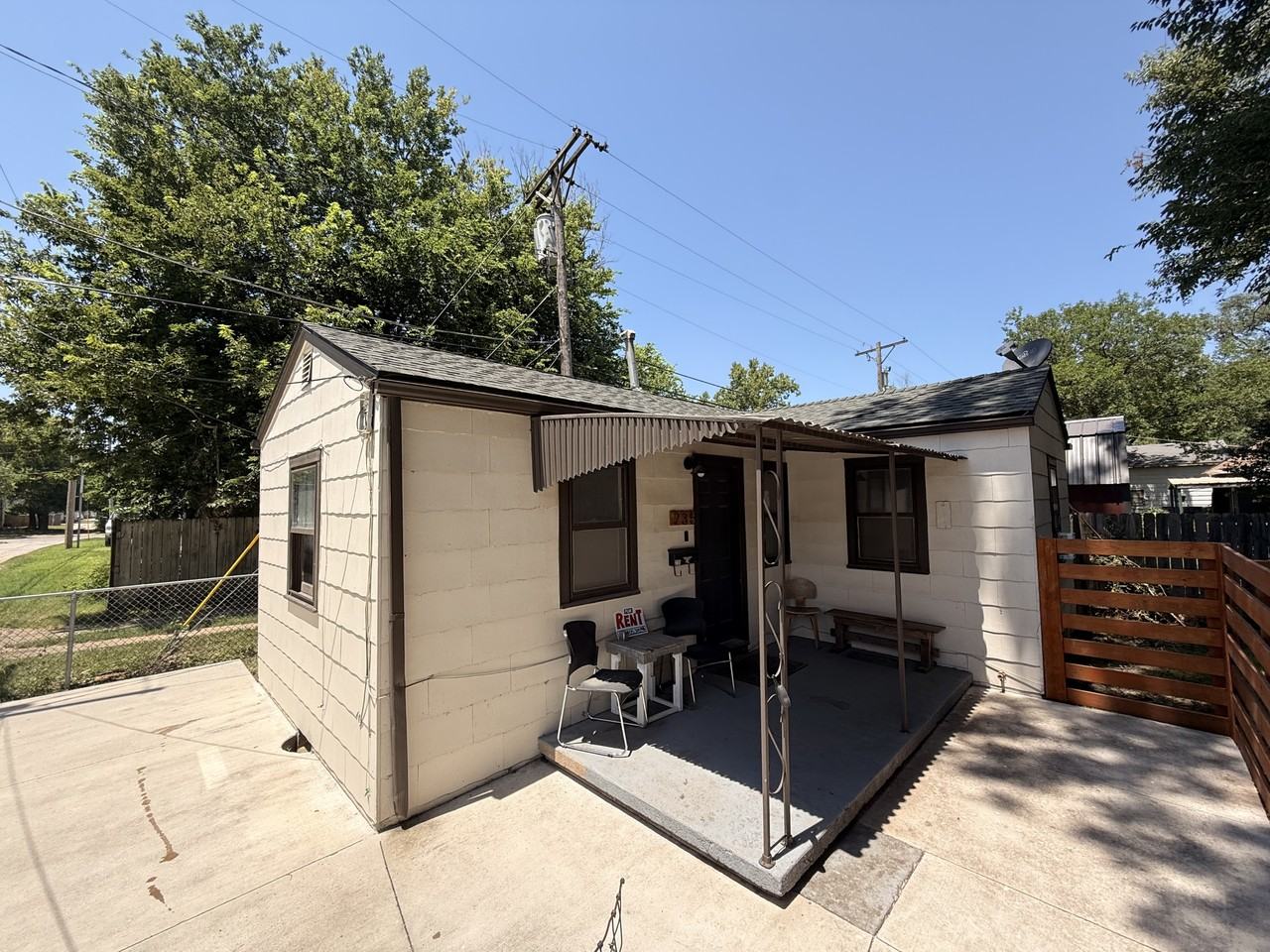 235 S Vine St - Photo 2 of 18
