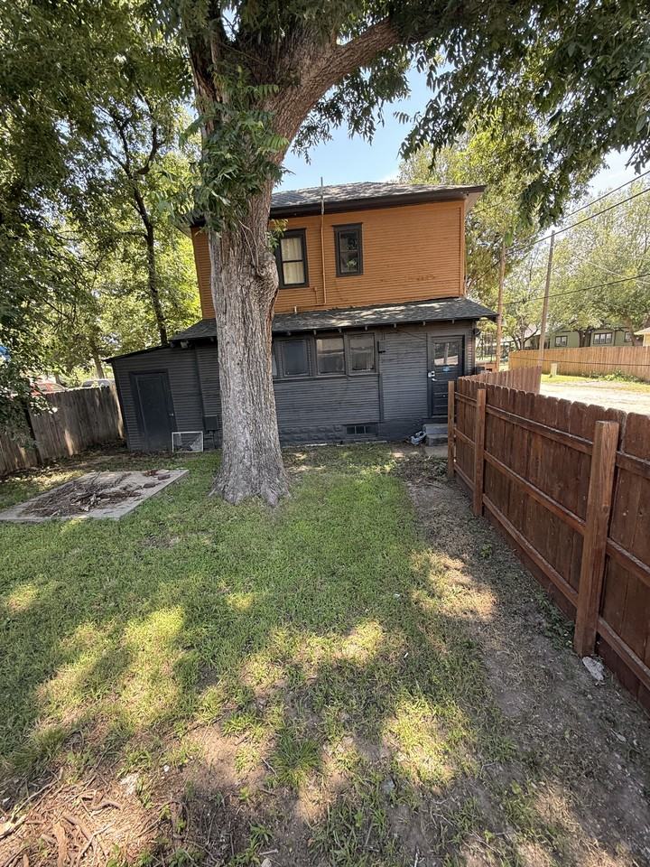 235 S Vine St - Photo 6 of 18