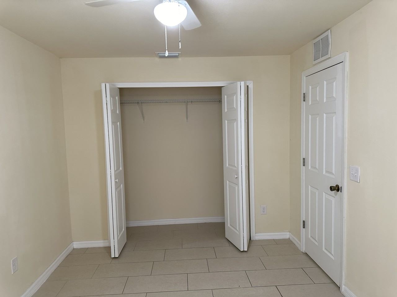 1443 Se 10th Ter - Photo 4 of 16