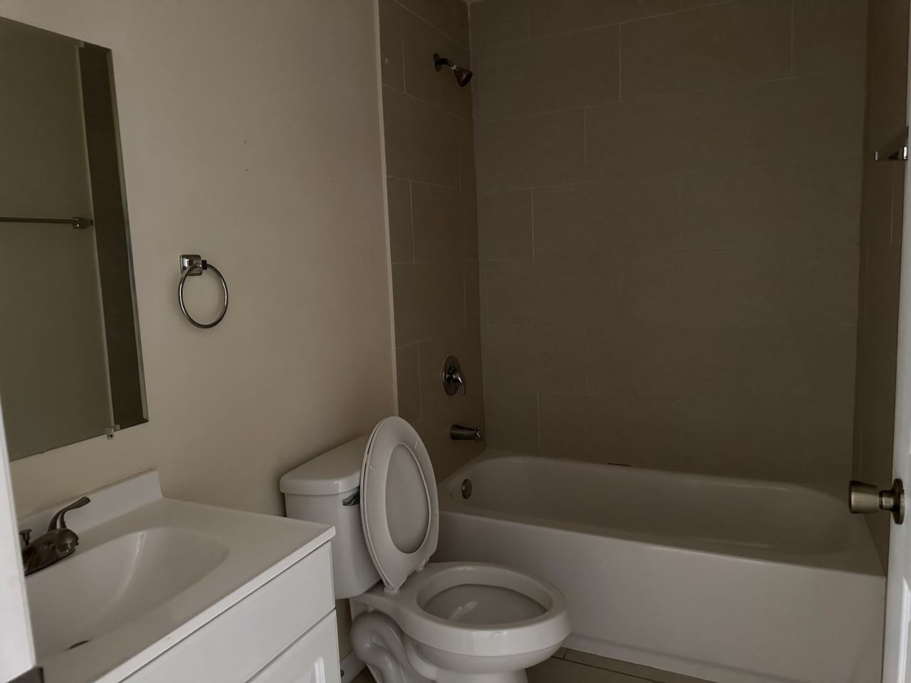 1443 Se 10th Ter - Photo 5 of 16