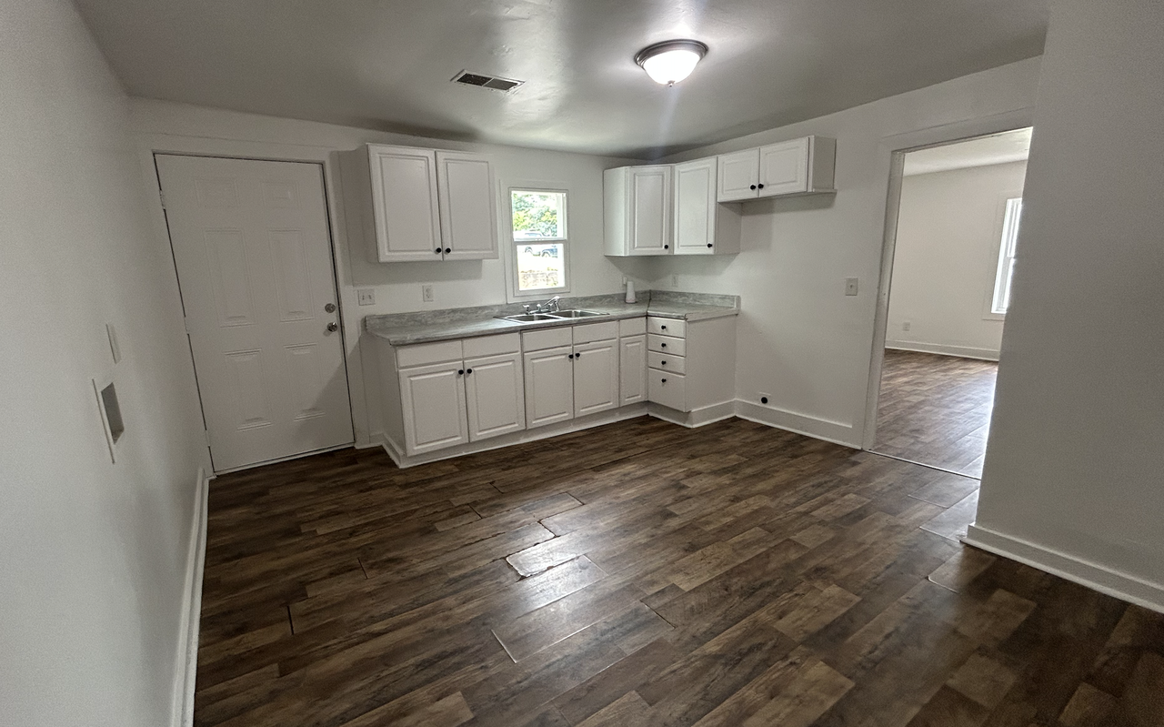 5300 Avenue I - Photo 4 of 4