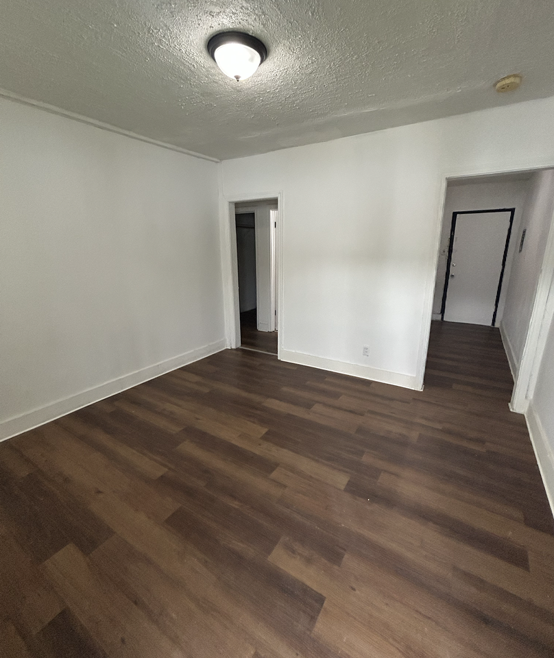 614 1st St S #B - Photo 2 of 6