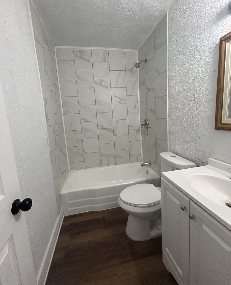 614 1st St S #B - Photo 4 of 6