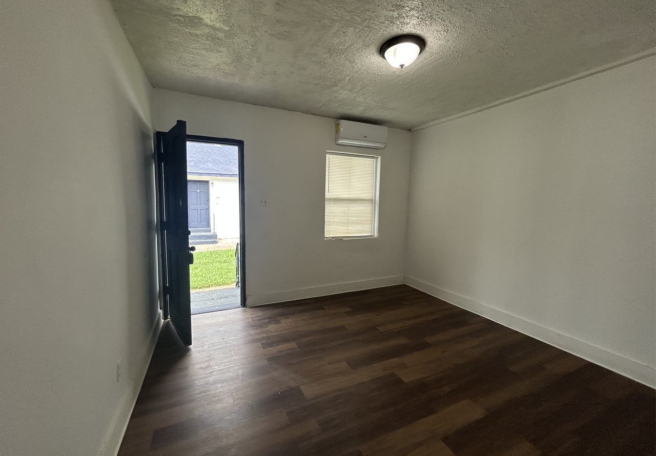 614 1st St S #B - Photo 5 of 6