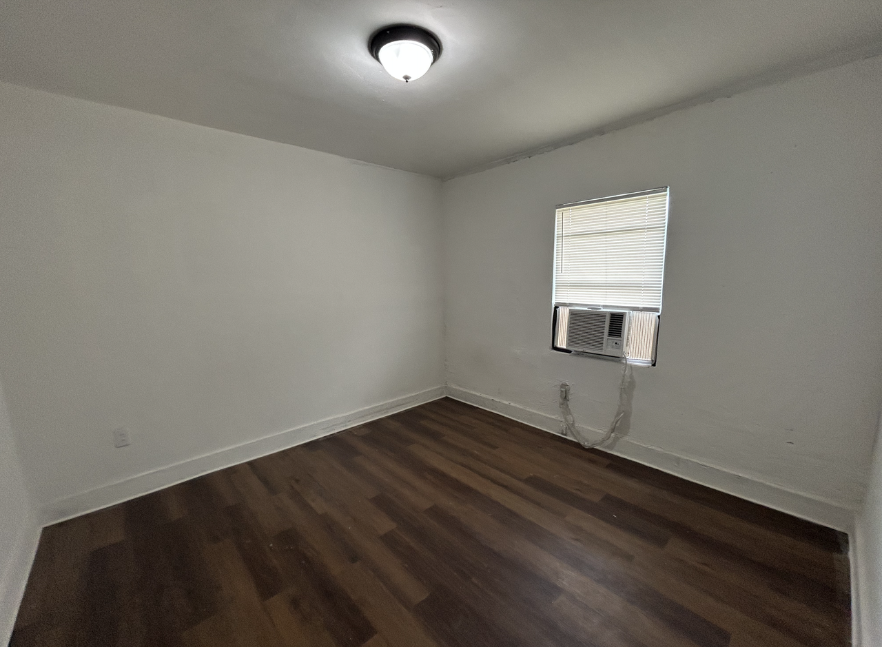 614 1st St S #B - Photo 6 of 6