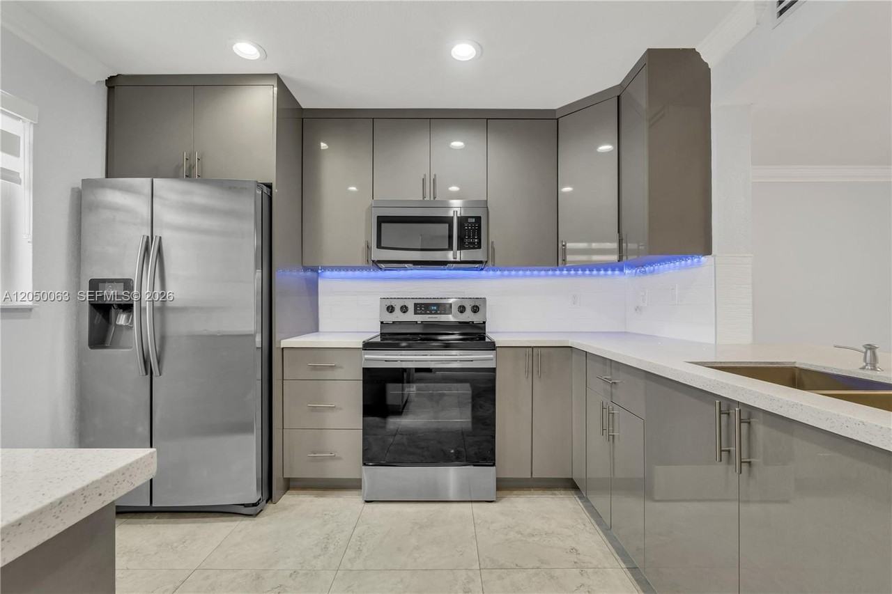 5452 Nw 169th Ter - Photo 3 of 16