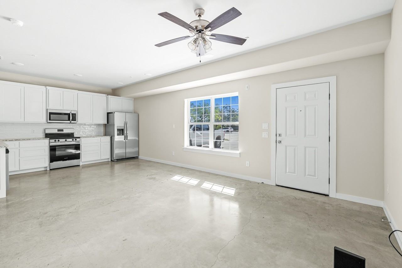 2290 W Tarleton St #105 - Photo 2 of 11