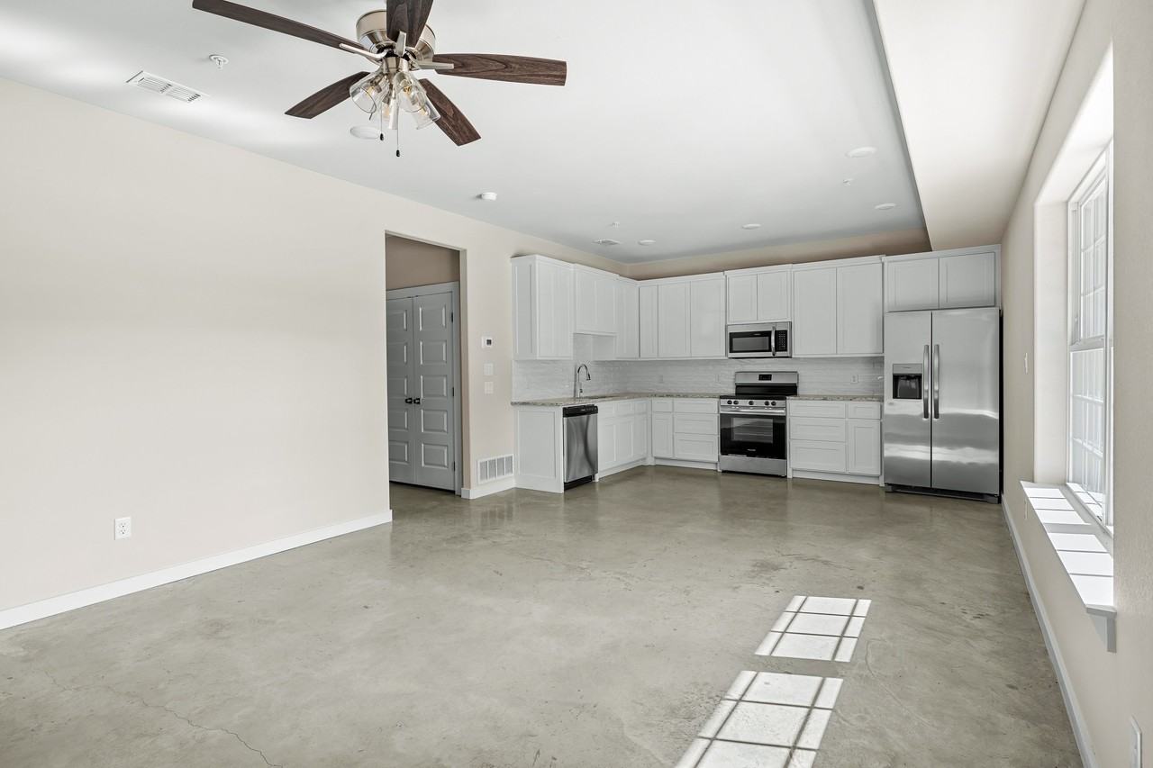 2290 W Tarleton St #105 - Photo 3 of 11