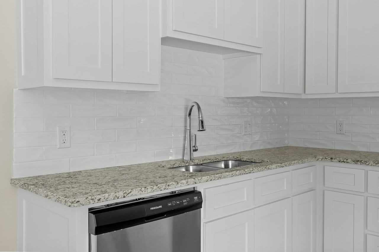 2290 W Tarleton St #105 - Photo 6 of 11
