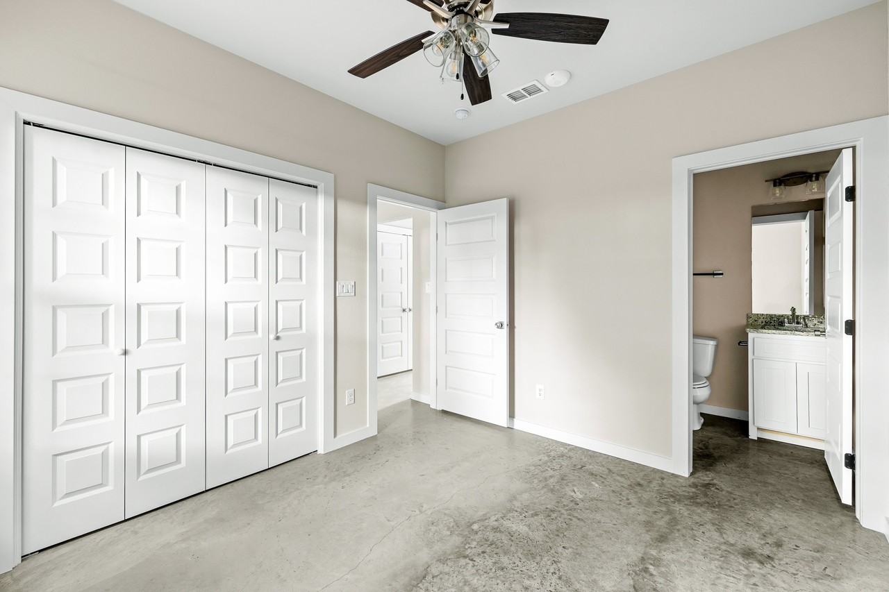 2290 W Tarleton St #105 - Photo 7 of 11