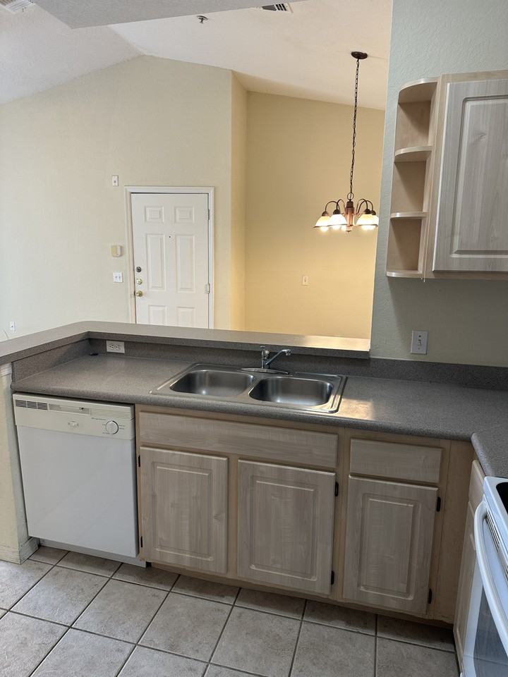 5703 Legacy Crescent Pl - Photo 3 of 10