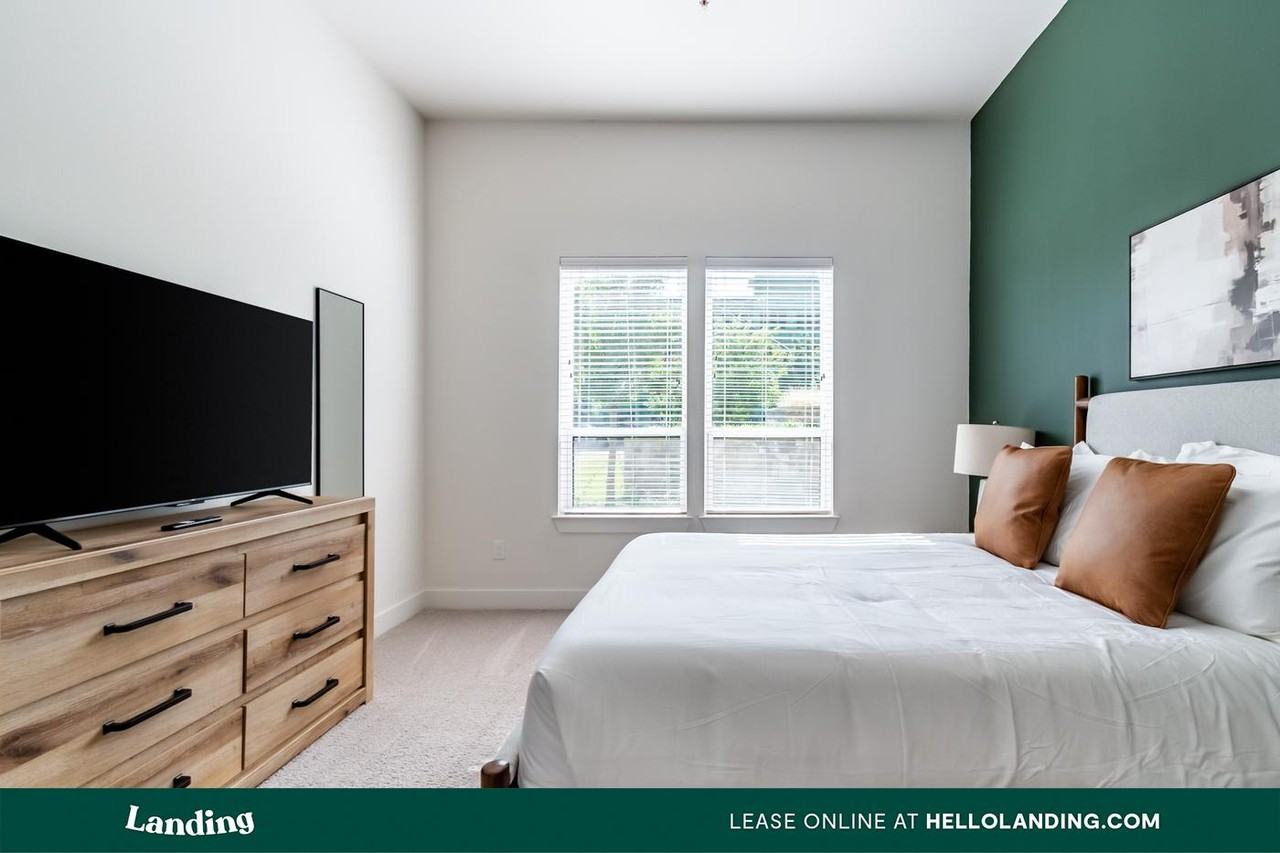 15201 Pleasant Ridge Way - Photo 3 of 50