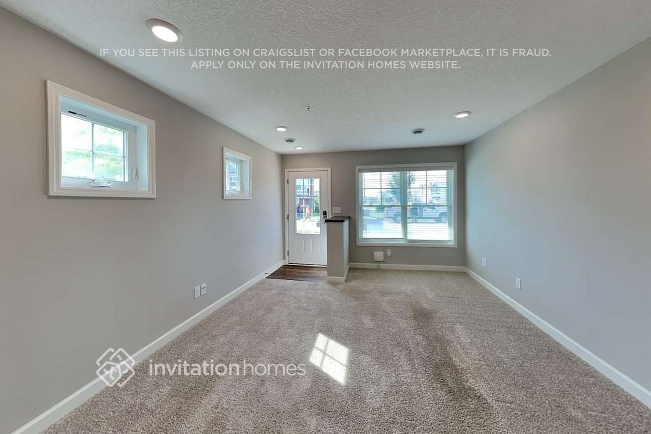 10916 Zest St Ne #D - Photo 4 of 20