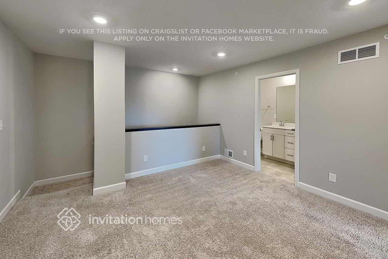 10916 Zest St Ne #D - Photo 5 of 20